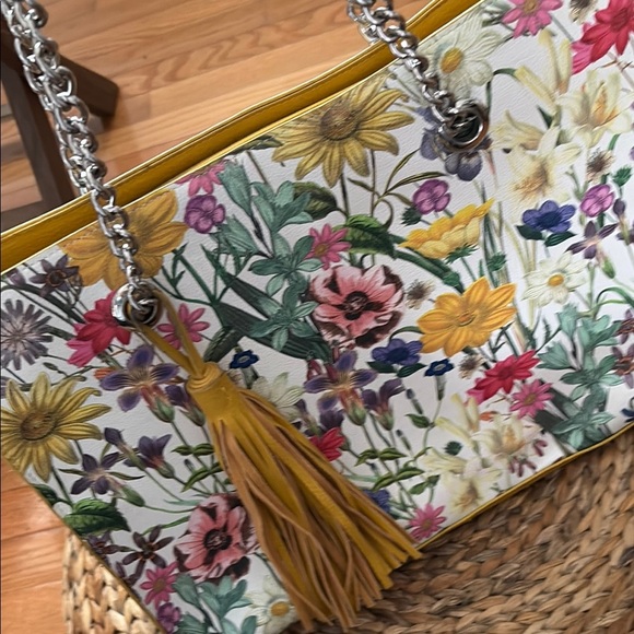 Carlos by Carlos Santana Vibrant Yellow and Pink shoulder bag with chain handle - Picture 5 of 10